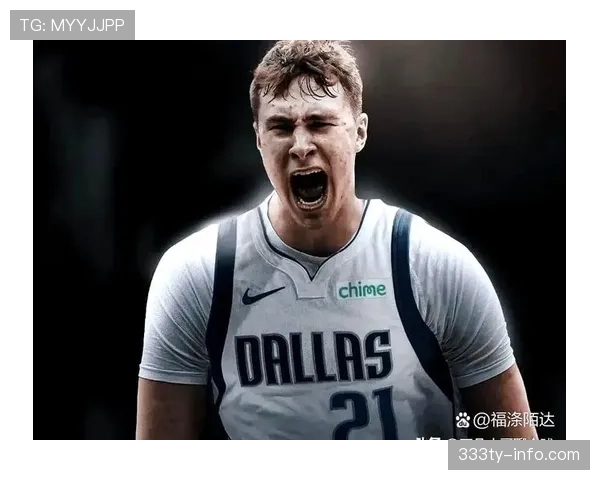 库珀·弗拉格无球跑动制造防守混乱，拉开空间效率显著提升