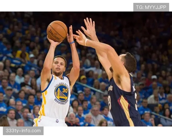 伯德挡拆组织胜库里无球拉扯，提升球队空间利用