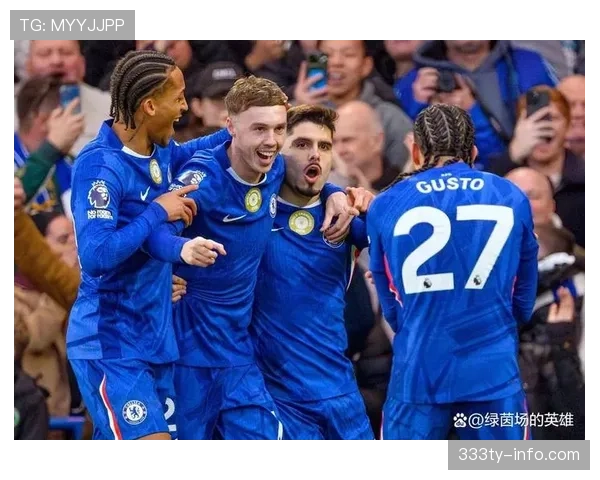 切尔西中场人多却功能重叠，阵容臃肿拖累全队节奏与攻防转换效率