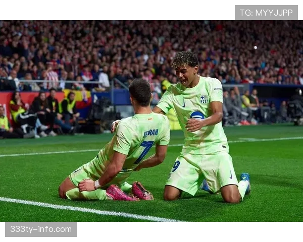 巴萨进攻体系过度依赖边路，战术变化受限影响赛季整体表现