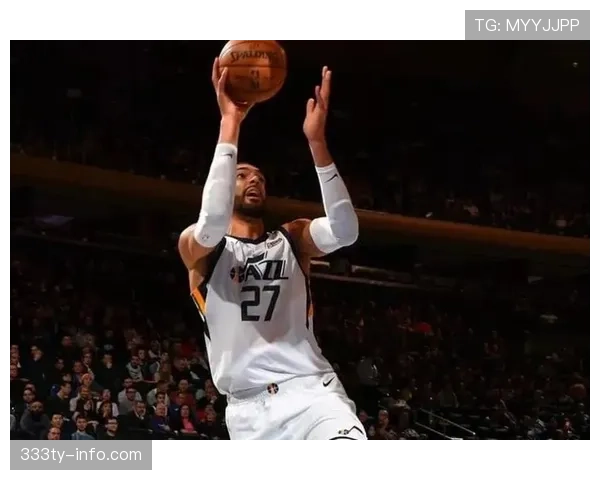 相比上季，爱德华兹改打挡拆为戈贝尔拉开防线提效